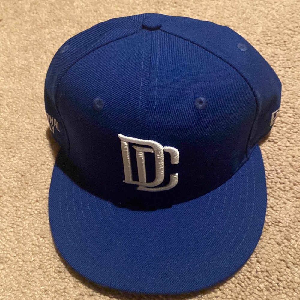 Snap back Hat